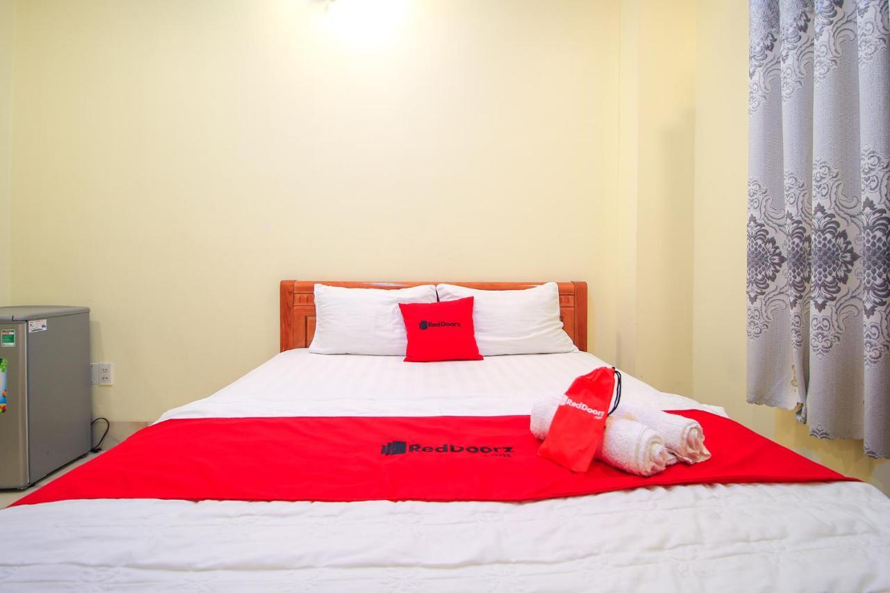 Reddoorz Plus @ Dong Den Street Hotel Ho Chi Minh City Exterior photo