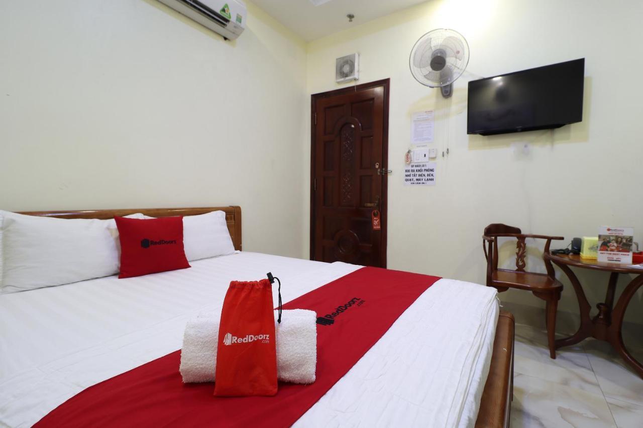 Reddoorz Plus @ Dong Den Street Hotel Ho Chi Minh City Exterior photo