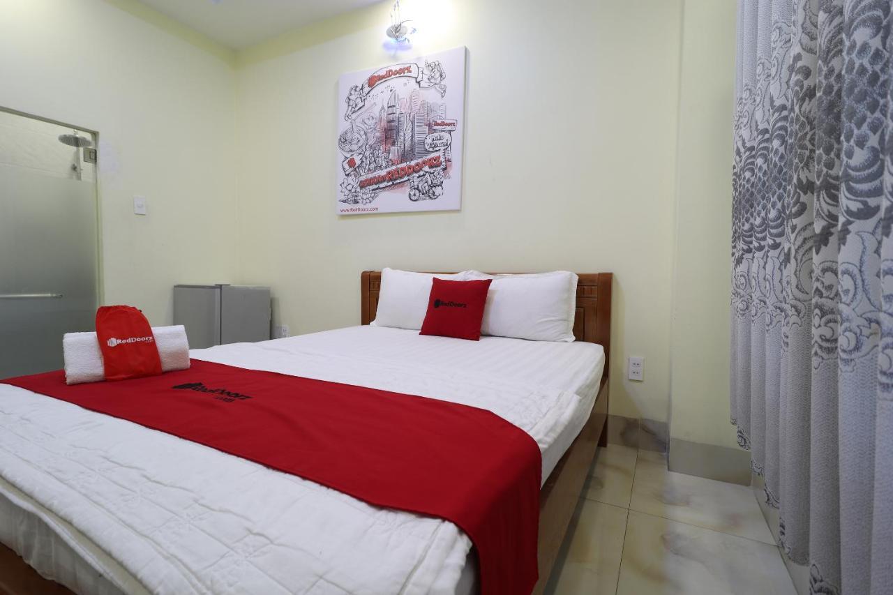 Reddoorz Plus @ Dong Den Street Hotel Ho Chi Minh City Exterior photo